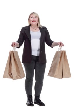 Tam gelişim. Alışveriş torbalarıyla sarışın, olgun bir kadın. beyaz arkaplanda izole edilmiş.