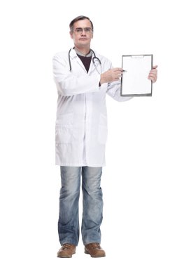 Tam boy. Kalifiye bir doktor. beyaz arkaplanda izole edilmiş.
