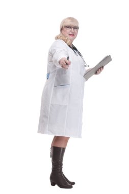 Tam gelişim. Dosyasıyla ilgilenen bir doktor. beyaz arkaplanda izole edilmiş.