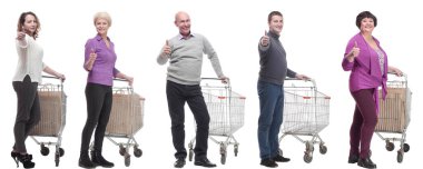 El arabası olan bir grup insan beyaz arkaplanda izole edilmiş olarak başparmak gösteriyor