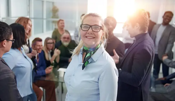 Volwassen Vrouw Zakenvrouw Vergadering Heldere Moderne Kantoor — Stockfoto