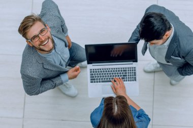 Beyaz arka plan üzerinde modern iş people.isolated en iyi view.a grubu