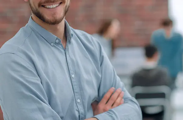 Hombre Alegre Sonriendo Oficina —  Fotos de Stock