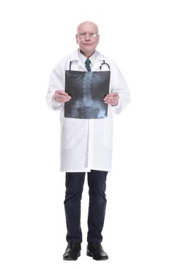 Tam boy. Röntgenle ilgilenen bir doktor. beyaz arkaplanda izole edilmiş.