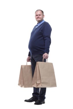 Tam gelişim. Alışveriş torbaları olan sıradan bir yetişkin adam. beyaz arkaplanda izole edilmiş.