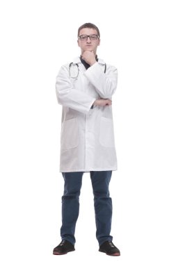 Tam gelişim. Steteskoplu uzman bir doktor. beyaz arkaplanda izole edilmiş.