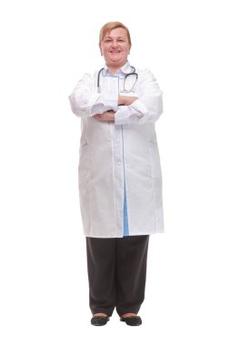 Güzel, mutlu, gülümseyen kadın doktor doktor hemşire kollarını kavuşturmuş, beyaz üzerinde izole bir şekilde duruyor.