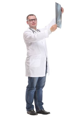 Çekici bir doktorun röntgenini çekerken ve kameraya pozitifle bakarken yan görünümü