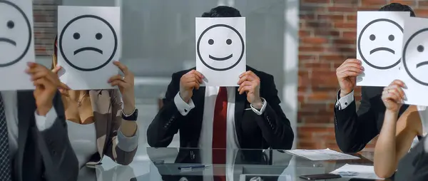 Socios Negocios Con Iconos Sonrientes Sentados Concepto Desk Business —  Fotos de Stock