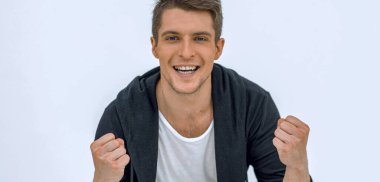 Beyaz modern adam kendinden emin .isolated portresi