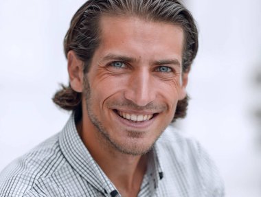 ofis arka planda başarılı adam