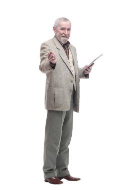 Tam gelişim. Elinde dosya olan yaşlı bir iş adamı. beyaz arkaplanda izole edilmiş.