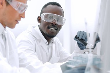 yakın up.a grup işyeri yazarım ve teknoloji genç bilim adamı