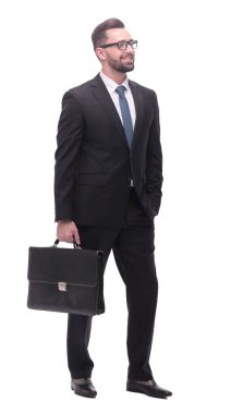 Deri çantalı kendine güvenen ciddi bir iş adamı. beyaz arkaplanda izole