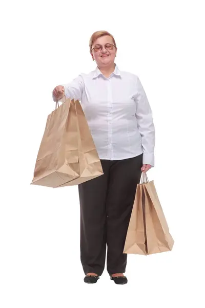 白い背景に隔離されたショッピングバッグを持つ幸せな笑顔の女性の肖像 — ストック写真