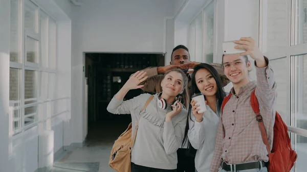 Group Four Multi Ethnic Students Taking Selfie Smartphone Camera While — Stock Photo, Image