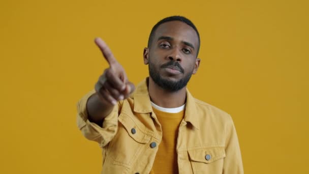 Slow Motion Portrait Disapproving Afro American Guy Wagging Finger Warning — Stock Video