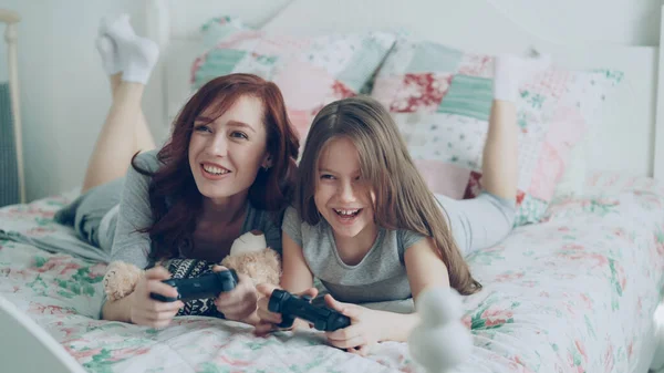 Attractive Happy Mother Little Daughter Laughing Have Fun While Playing — Stock Photo, Image