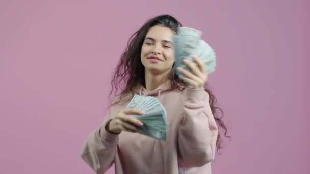 Zpomalený Film Portrét Bohaté Dívky Házet Peníze Tanec Zatímco Hotovost — Stock video