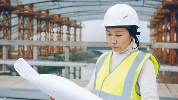 Portrait Young Asian Forewoman Wearing Helmet Studying Blueprint Construction Site — Stock Photo, Image