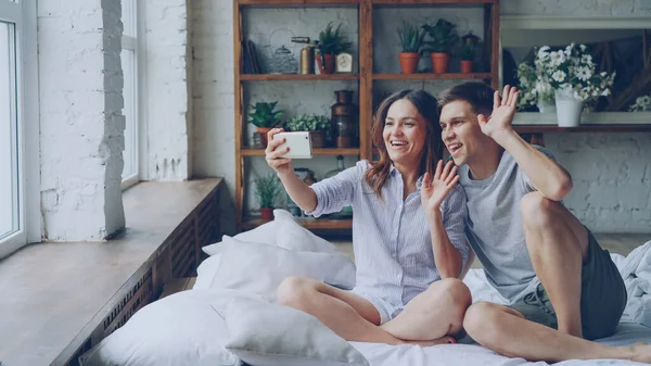 Young Woman Holding Smartphone Making Video Call Together Her Husband — Stock Photo, Image