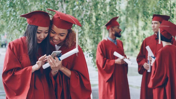 Attractive Young Women Happy Graduates Watching Photos Smart Phone Talking — Stock Photo, Image