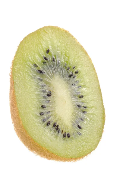 Kiwi gesneden in de helft geïsoleerd op witte achtergrond — Stockfoto