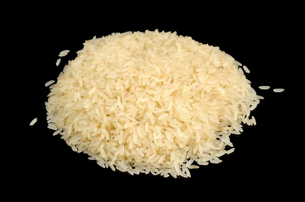 Ryż parzony na czarnym tle — Zdjęcie stockowe