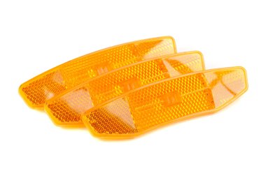 Beyaz arka plan üzerinde izole turuncu bisiklet retroreflectors
