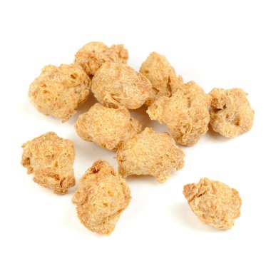 Beyaz arka plan üzerinde izole ham soya parçalar (Soya eti)