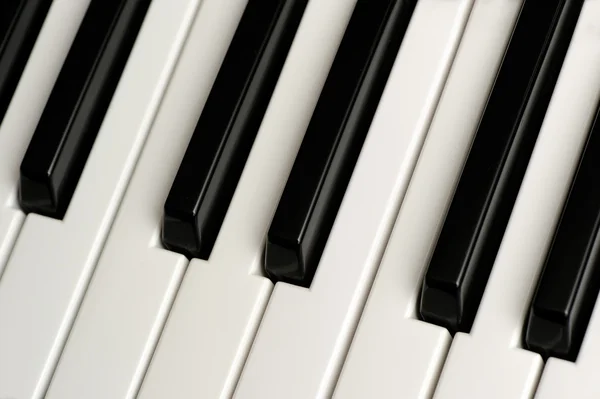 Černé a bílé klavírní klávesy — Stock fotografie