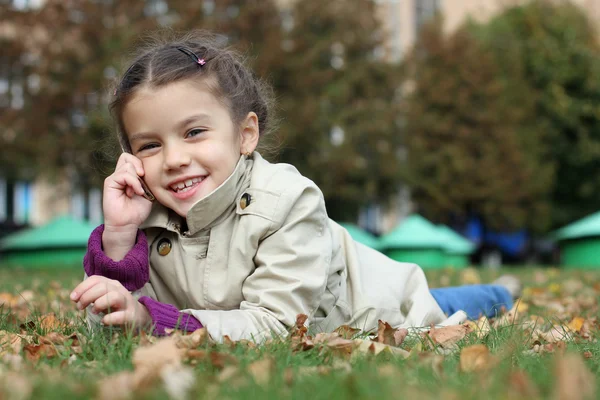 Little girl talking on cell phone — Stock Photo, Image