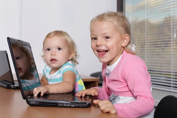 Two young daughters — Stock Photo, Image