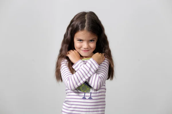 Крупним планом портрет красивої маленької дівчинки — стокове фото