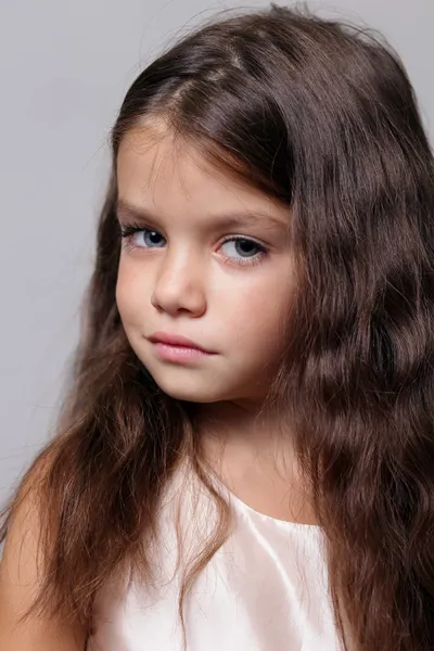 Retrato de close-up de menina bonita — Fotografia de Stock