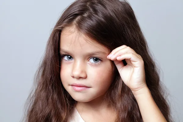 Πορτρέτο closeup αρκετά μικρού κοριτσιού — Φωτογραφία Αρχείου