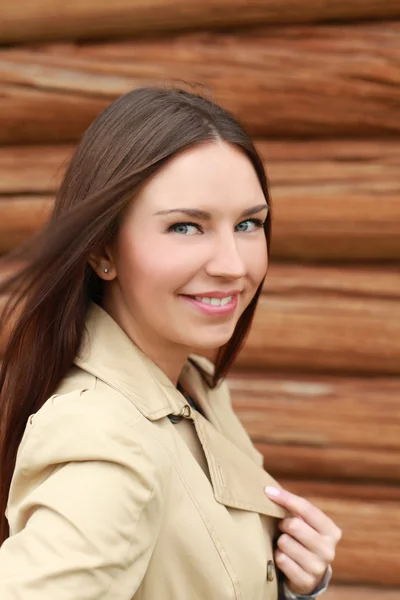 Schöne junge Frau — Stockfoto