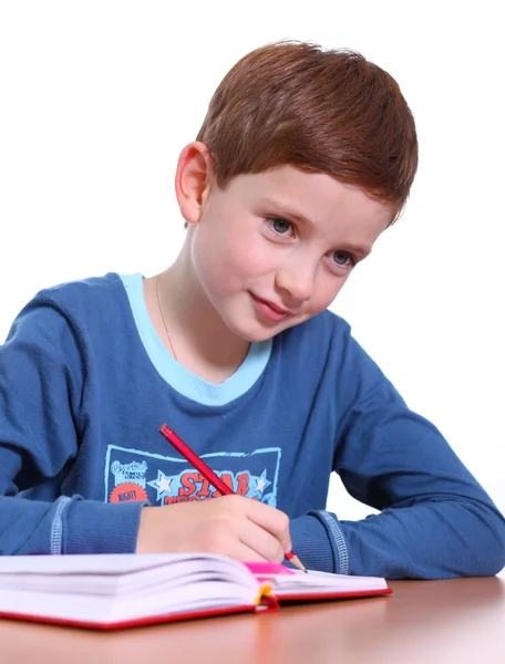 Lindo menino sentado na mesa — Fotografia de Stock