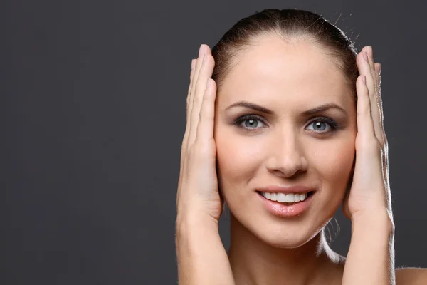 Retrato de mujer hermosa —  Fotos de Stock