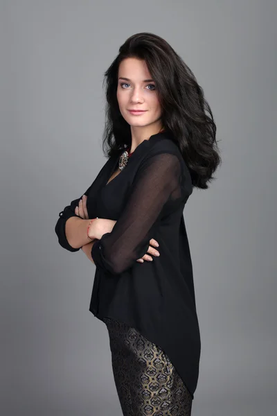 Bir kız pantolon ve siyah bluz moda portre — Stok fotoğraf