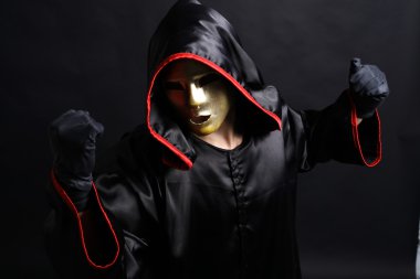 Keşiş mistik maskesi