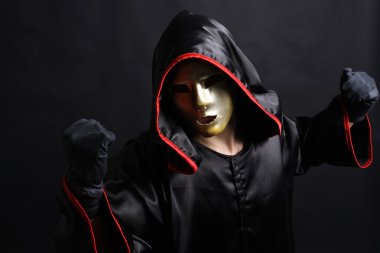 Keşiş mistik maskesi