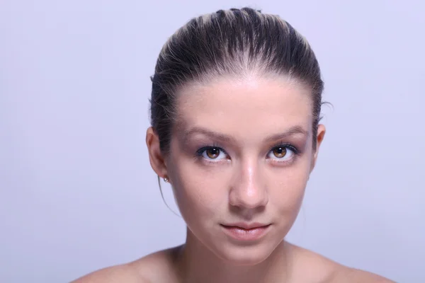 Portrait of a beautiful young woman — Stock Photo, Image