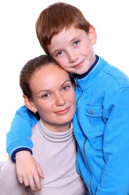 Genç mutlu neşeli anne ile küçük oğlu