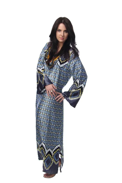 Junge hübsche Frau im blauen indischen Kleid — Stockfoto