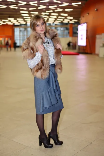 Moda mulheres em roupas estilosas de grife — Fotografia de Stock