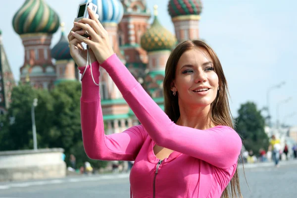 Young woman photographed attractions in Moscow — Stock Photo, Image