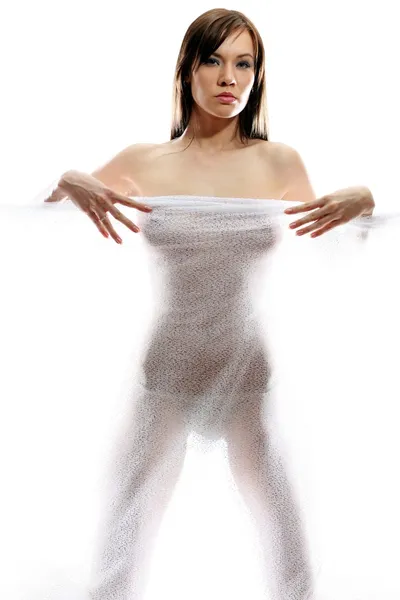 Anonyme nu de fille silhouette derrière tissu pur — Photo