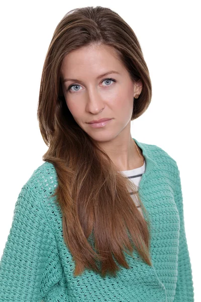 Retrato de una hermosa mujer feliz en una chaqueta de punto —  Fotos de Stock