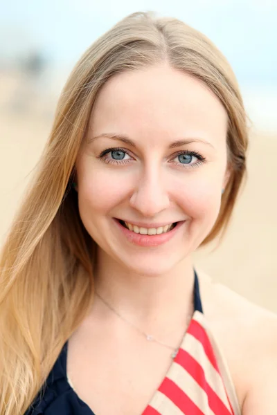 Retrato de mulher bonita — Fotografia de Stock